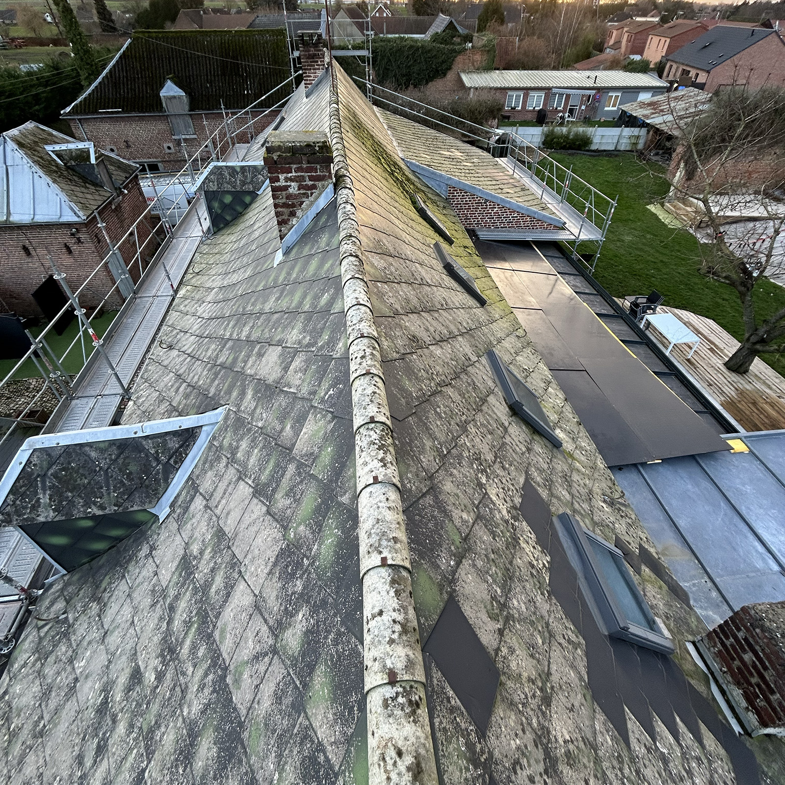Rénovation toiture ardoise Estreux — avant
